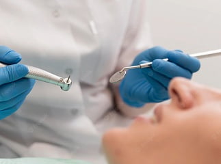 3. Консультация стоматолога-хирурга по имплантации со скидкой 30%